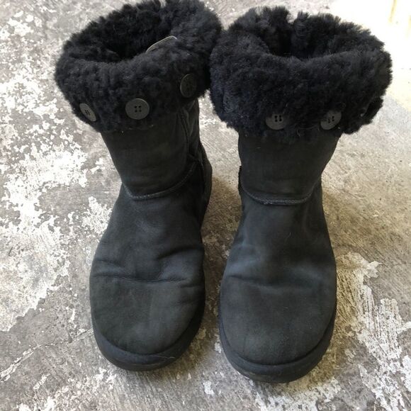 Uggs   - Picture 2 of 5